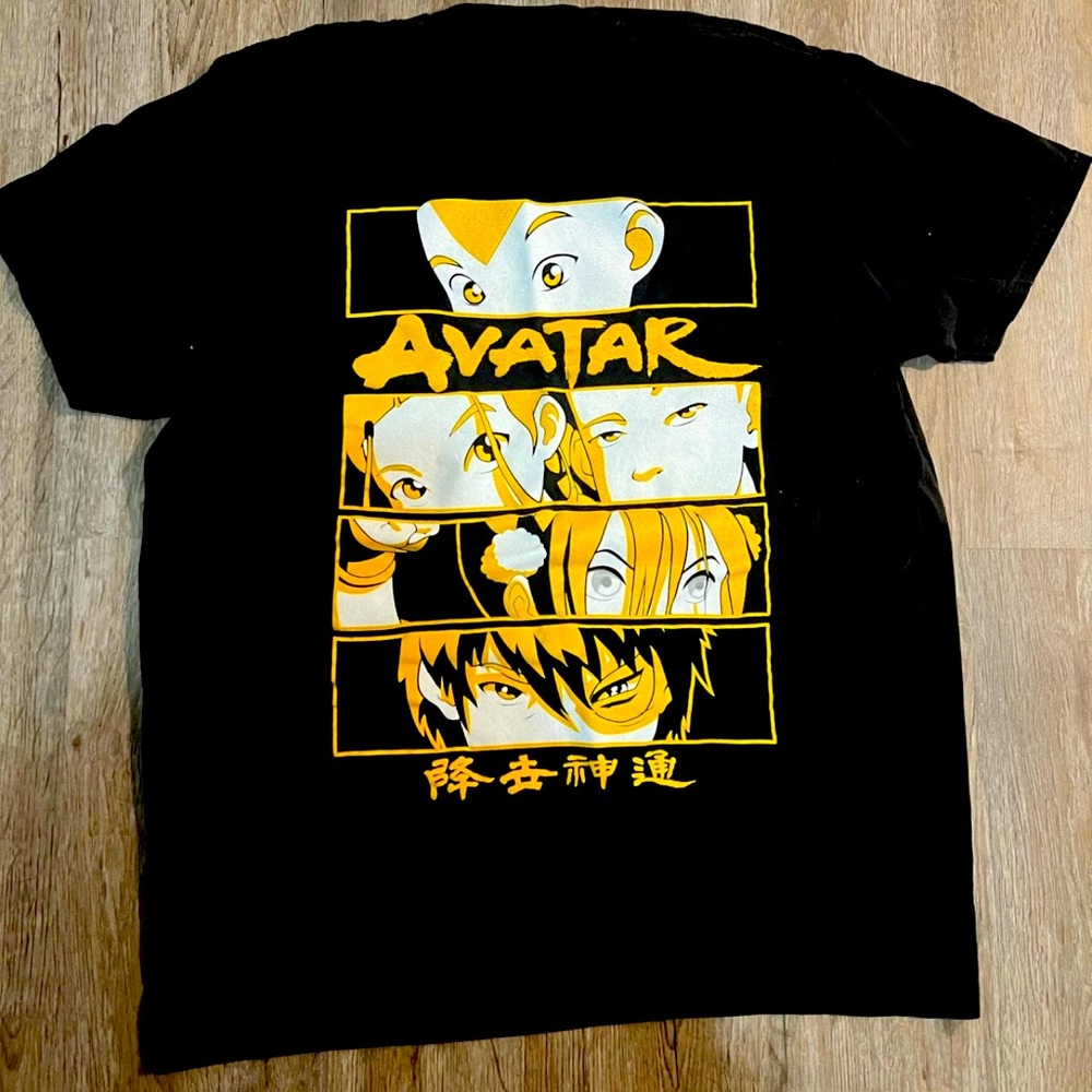 Avatar Last Airbenber Graphic shirt large